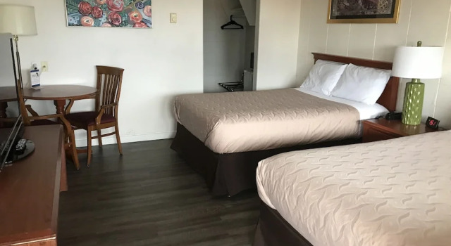 Четырёхместный номер Standard с балконом Value Lodge Economy Motel