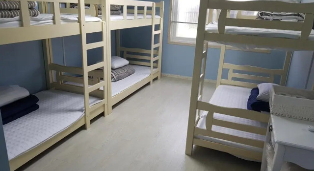 Кровать в общем номере (мужской номер) Big-O Show Guesthouse - Hostel