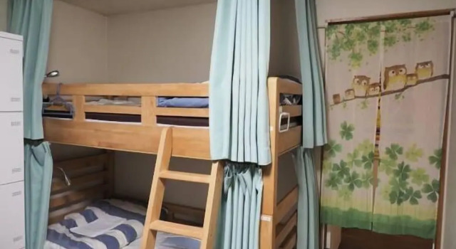 Кровать в общем номере Yokohama Central Hostel