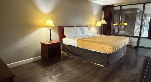 Номер Standard Paris Inn and Suites