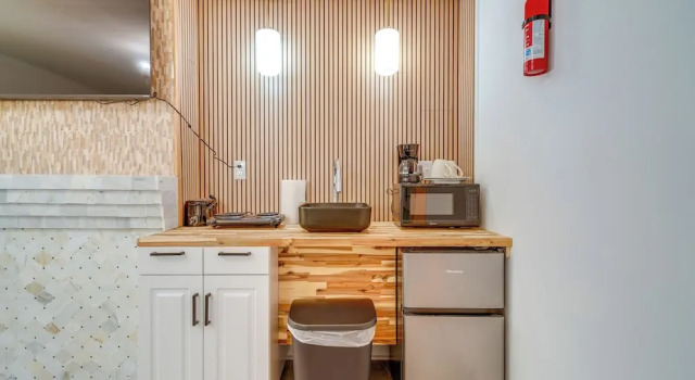 Historic Hinton Gem: Walkable Luxury Near Dtwn!, Book Lejlighed Lejligheder i Hinton, Lejlighed