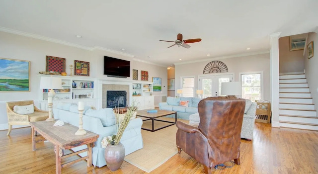#102 Eastland House 7 Bedrooms 6.5 Bathrooms Home, Book Feriehus Sommerhuse i Debordieu Colony, Hytte