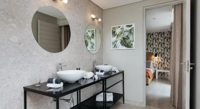 Двухместный номер Deluxe с балконом Zest Boutique Hotel by The Living Journey Collection
