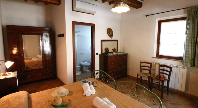 Farmhouse on a hill in the breathtaking Tuscan countryside, Забронировать Отель Отели Валь д’Орча с бассейном, Бассейн