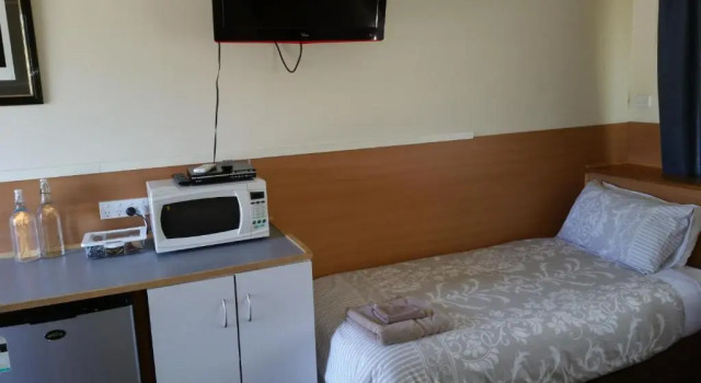 Трёхместный номер Economy Kaniva Midway Motel