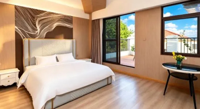 Люкс с балконом Lanshan Hostel