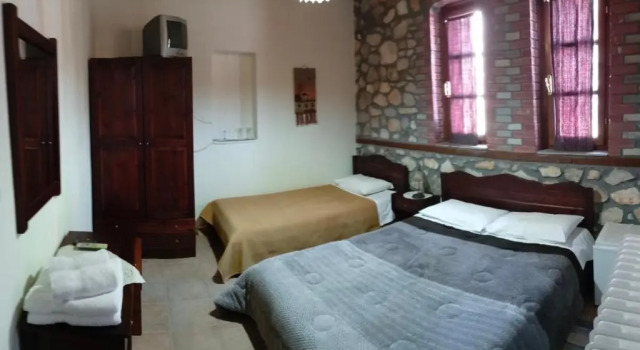 Трёхместный номер Classic Varnous Hotel