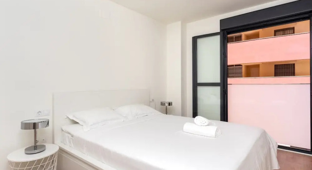 Central and Beachfront Apartment with Balcony Ref 131