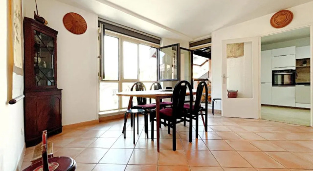 Апартаменты Nice 110m With Balcony In The Downtown