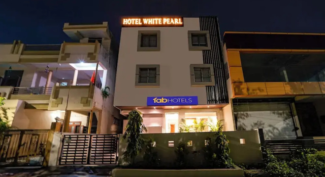 Fabhotel White Pearl