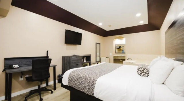 Люкс Sapphire Inn & Suites