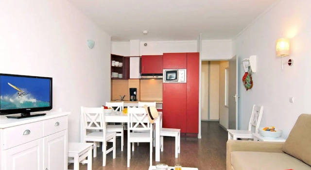 Charming Holiday Home in the Green Outskirts of a Harbortown, Reservar Hotel Sanary-sur-Mer Bandol Wine Route