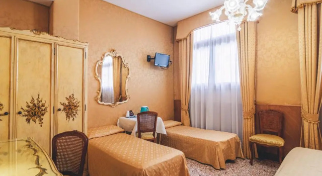 Трёхместный номер Comfort Hotel Al Malcanton