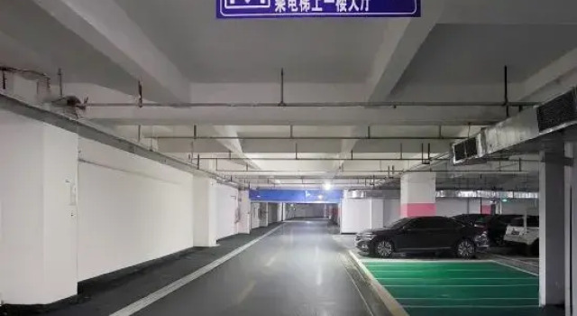 Lavande Hotels Dazhou Renhe New City Store, Varaa Hotelli Hotellit Sichuan pysäköinnillä, Pysäköinti