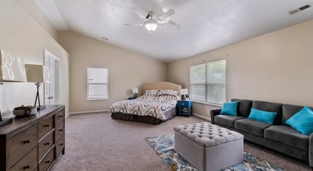 Incredibly Spacious Carmel Home With Fully Equipped Kitchen - 4700 Sq Ft! Sleeps 15! Pet Friendly! 6 Bedroom Home by RedAwning, Reserva ahora Casa o chalet Carmel Highlands Indiana