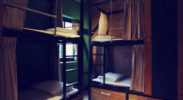 Кровать в общем номере 旅充人文 Travel Charger Hostel
