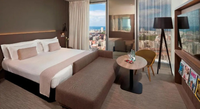Номер The Level Семейный с видом на море Meliá Barcelona Sky 4 Sup