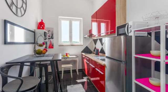 Апартаменты Figaro Vrsar with Pool and Garden for 4 Persons