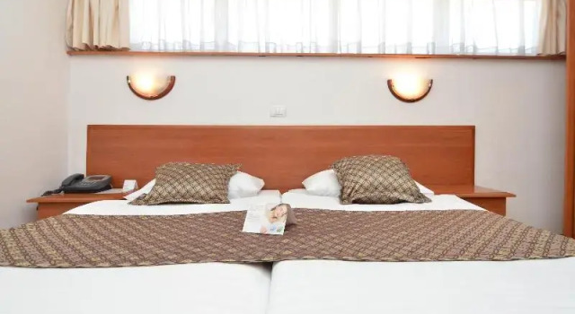 Двухместный номер Economy с балконом Hotel Neboder