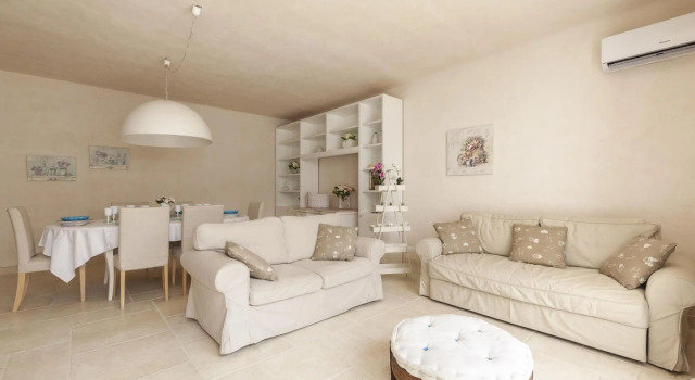 Exclusive Villa Reginella with large garden and private pool just a few minutes from the center of L-Villa Reginella