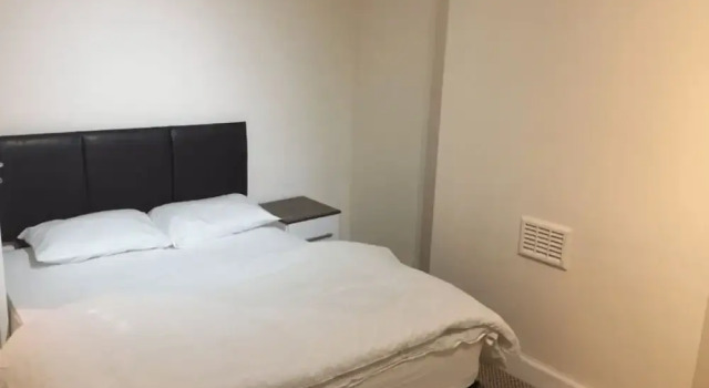 Room in Guest Room - Double Room in Leicester, Забронировать Гостевой дом Отели Лестера с парковкой, Парковка