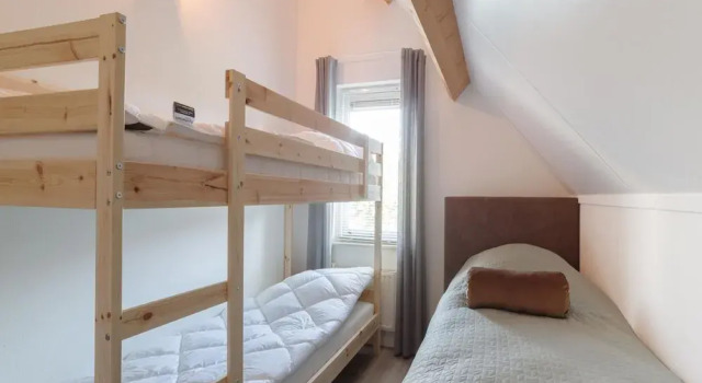 Holiday Home in Quiet Park With Garden, Book Vacation Home Goes 
