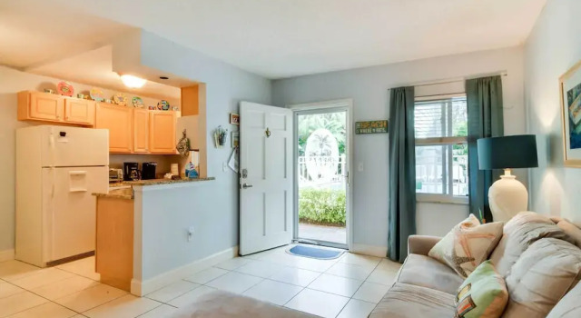 Апартаменты c 1 комнатой Steps to St. Pete Beach: Condo w/ Pool!