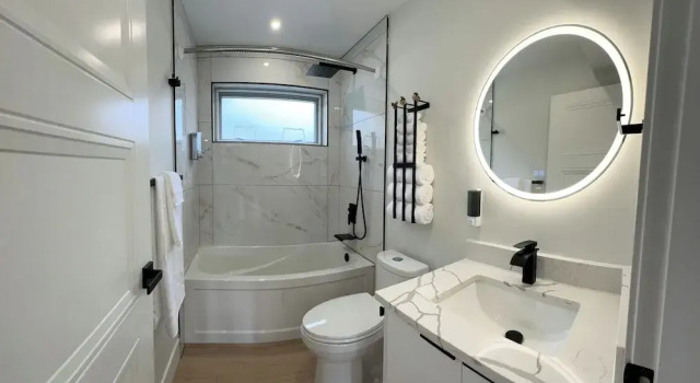 Люкс Deluxe с 3 комнатами с видом на озеро Peachview Suites