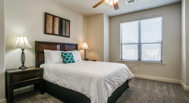 Beautifully furnished TownHome at shops