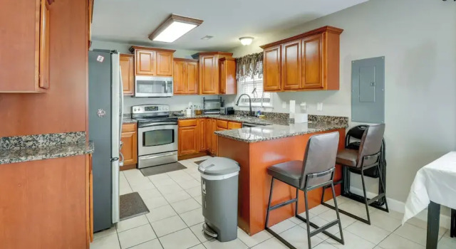 Коттедж Centrally Located Hampton Roads Home w/ Game Room!