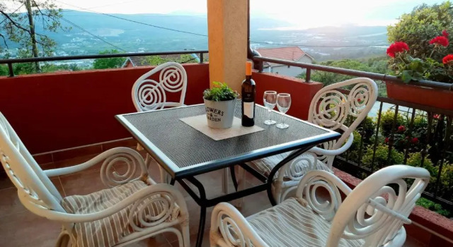 Apartman Macic Dub I, Book Lejlighed Hoteller i Kotor Riviera med parkering, Parkering