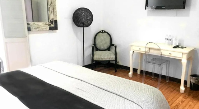 Двухместный номер Standard с балконом Distrito Condesa Rooms and Studios