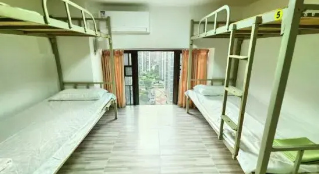Кровать в общем номере (мужской номер) Дуплекс CuiPan Apartment