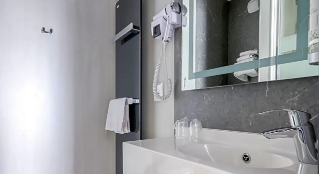 Номер Standard Brit Hotel Le Cottage Le Mans Sud