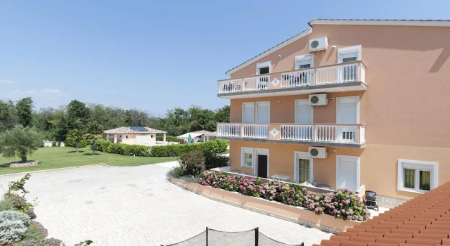 Apartments with Shared Pool Rocco 1