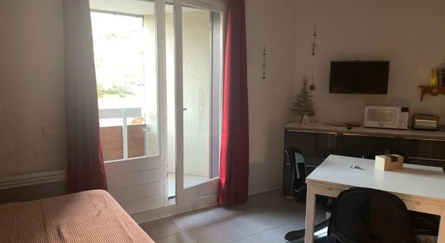 33m top floor flat - next to the sloap in a nice residence #AH8, Rezerwuj Hotel Les Grandes Rousses Owernia, w pobliżu Wyciąg narciarski Louvets