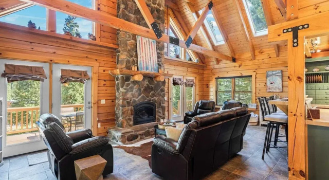 Коттедж Forest Views, Hot Tub & Fireplace Minutes From Breckenridge Shangri-la Cabin by Avantstay