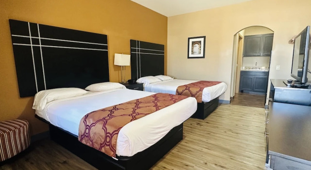 Четырёхместный номер Standard Executive Inn & Suites
