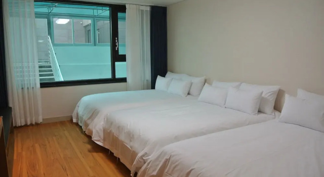 Трёхместный семейный номер Standard Jeju Noblesse Tourist Hotel