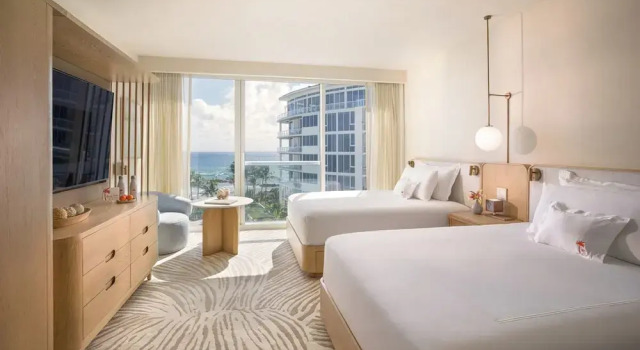 Четырёхместный номер Standard с частичным видом на океан Beach Club at The Boca Raton