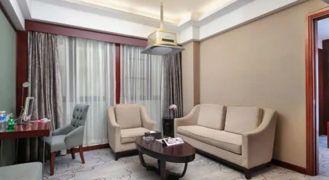 Люкс Business Huagang International Hotel
