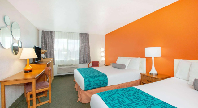 Четырёхместный Studio Suite Howard Johnson by Wyndham Salem