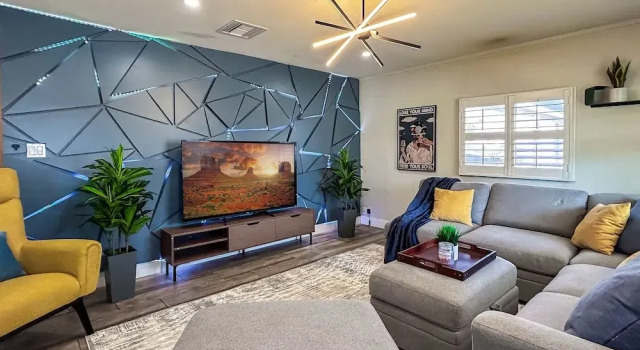 Phoenix 4 BDR Home With Outdoor Entertainment, Забронировать Дом для отпуска Финикс 