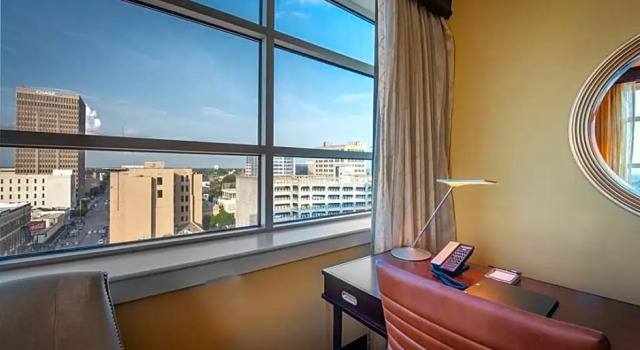 Четырёхместный номер Executive с видом на город Hilton Baton Rouge Capitol Center