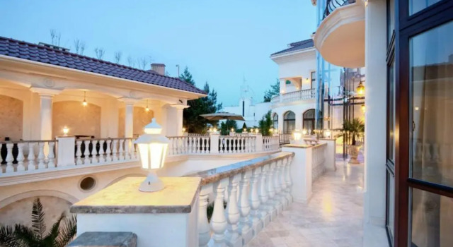 Люкс с видом на бассейн Villa Le Premier