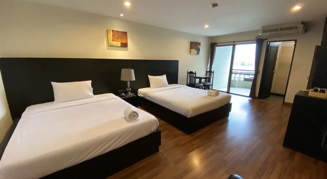 Семейный номер Superior с балконом Boss Hotel