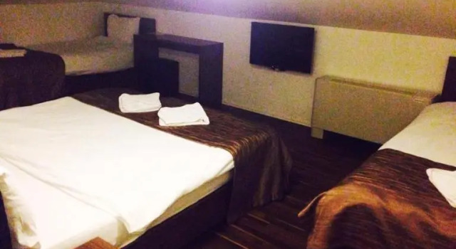 Четырёхместный номер Economy Theranda Hotel