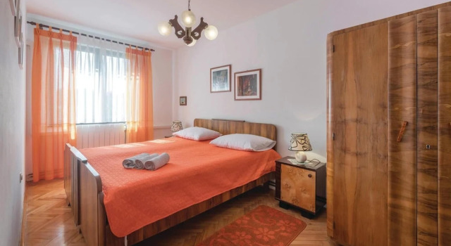 Stunning Home in Manjadvorci With Wifi and 3 Bedrooms, Book Hotel Hoteller i Hreljici med parkering, Parkering