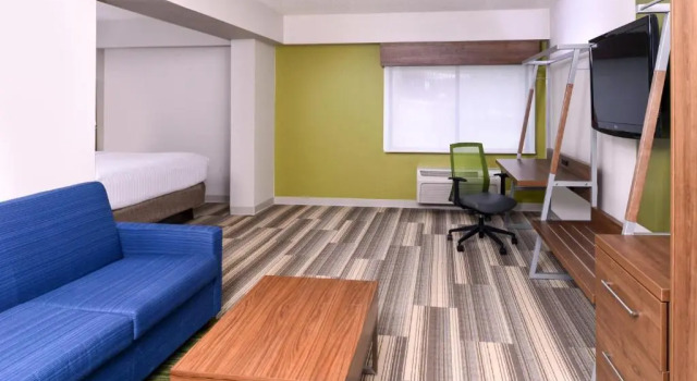 Двухместный номер Deluxe Holiday Inn Express & Suites Raleigh NE - Medical Ctr Area by IHG