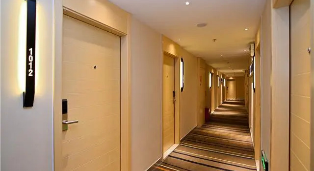City Comfort Inn Cuihu Dongfeng West Road Kunming, Rezerwuj Hotel Hotele w Kunming z parkingiem, Parking